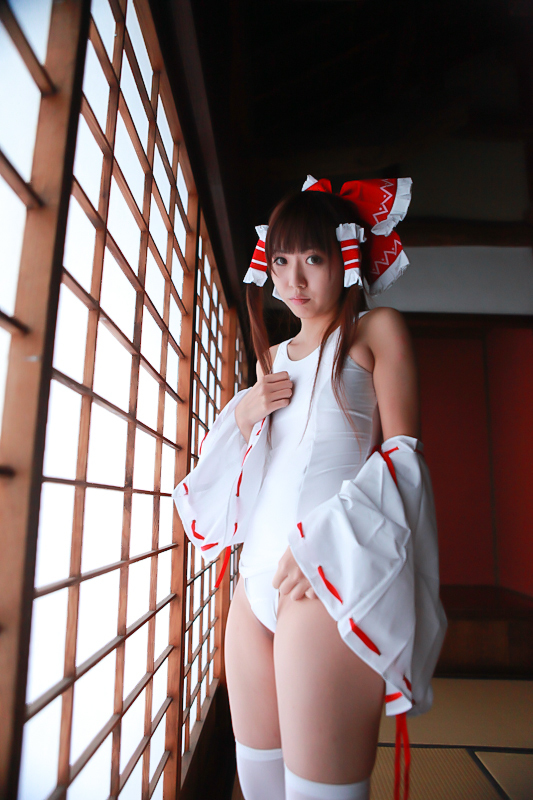 [Cosplay] Reimu Hakurei with dildo and toys - Touhou Project Cosplay 2